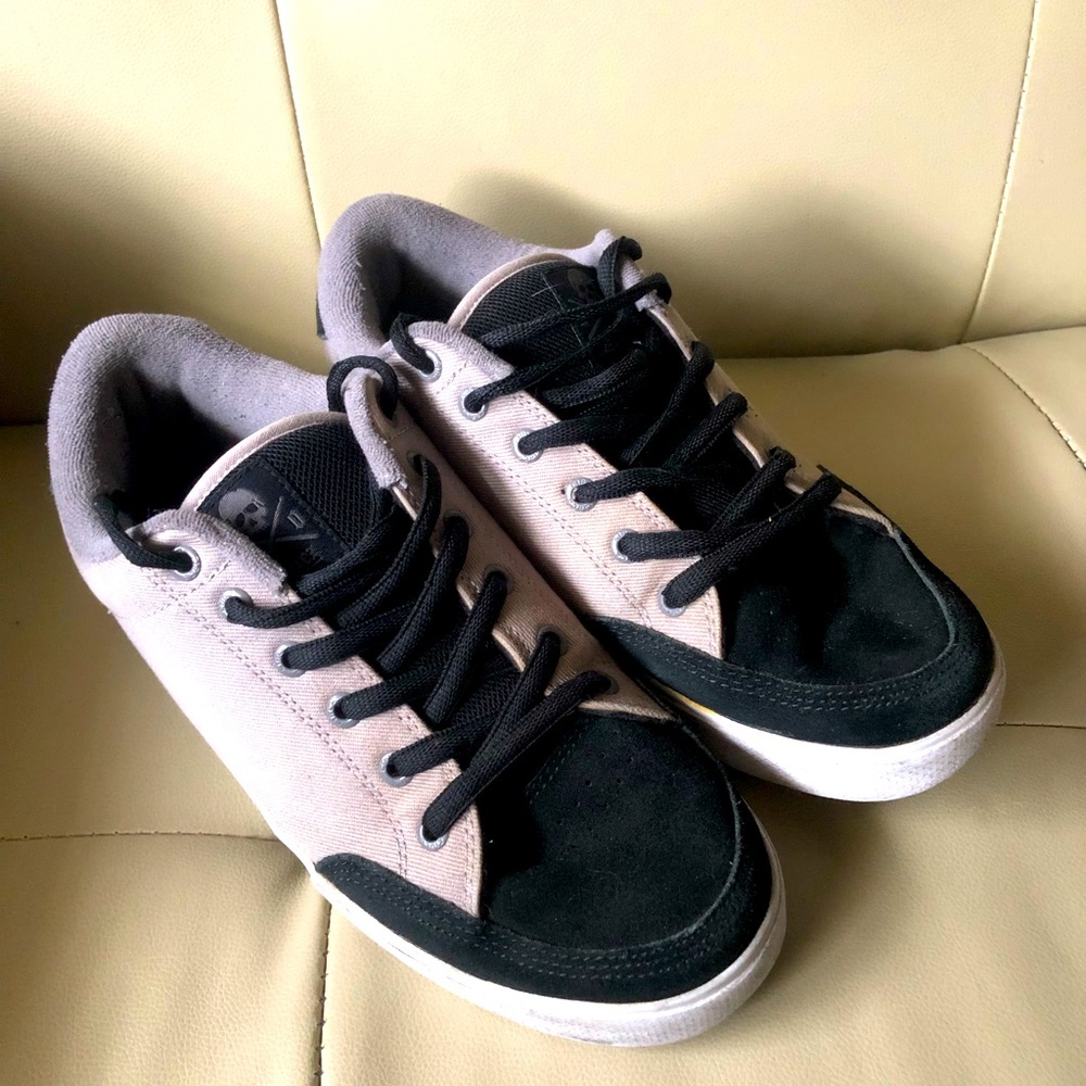 Circa skateboarding shoes size 11
